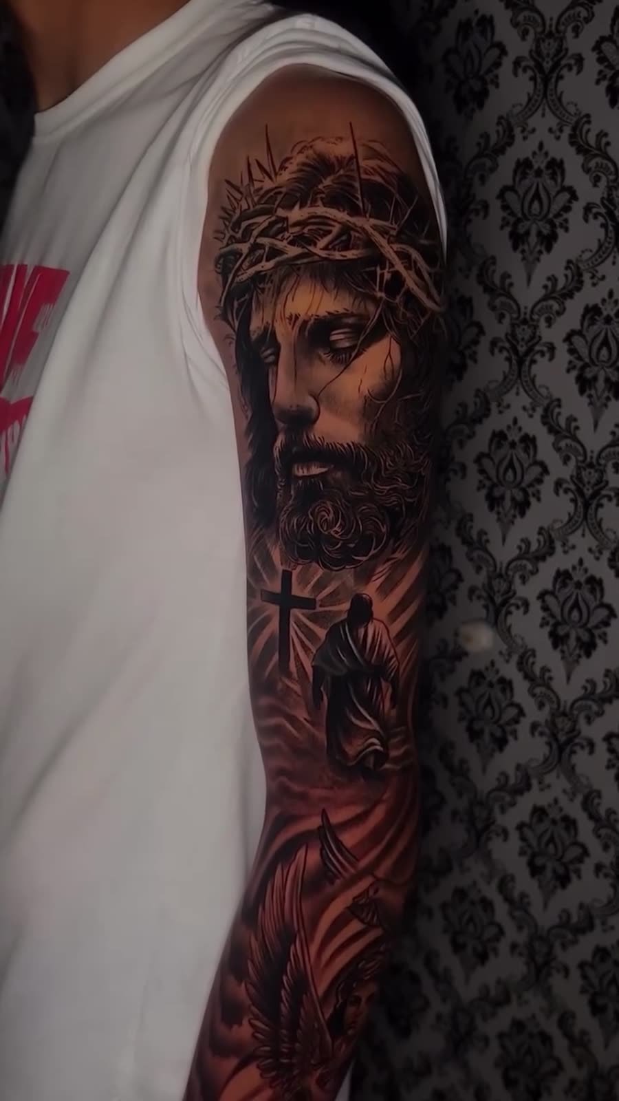 Tatuagem — Cristo em realismo por Fabão Tatuador